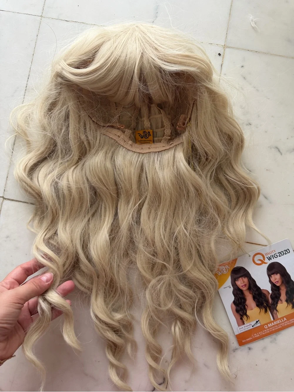 Blonde Wavy wig- Natural Light Blonde